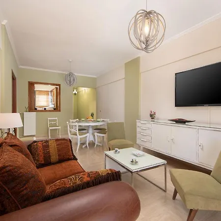 Damoros Apartment *